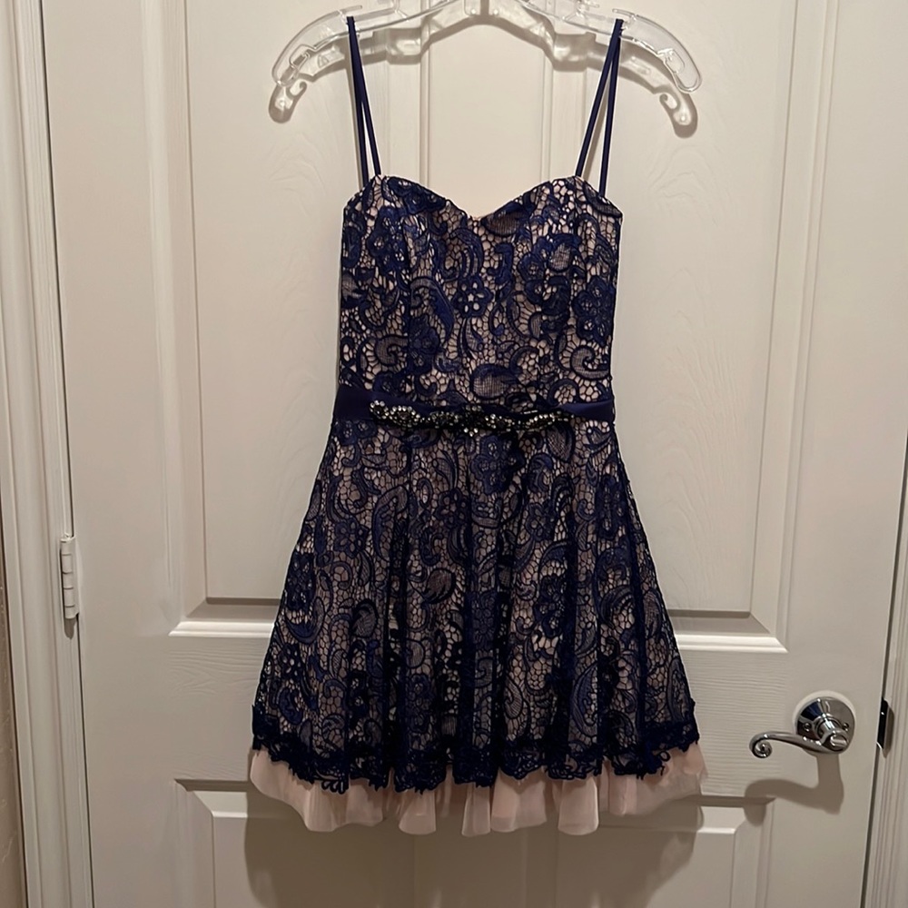 Beautiful women’s dress Bee Darlin size 5/6